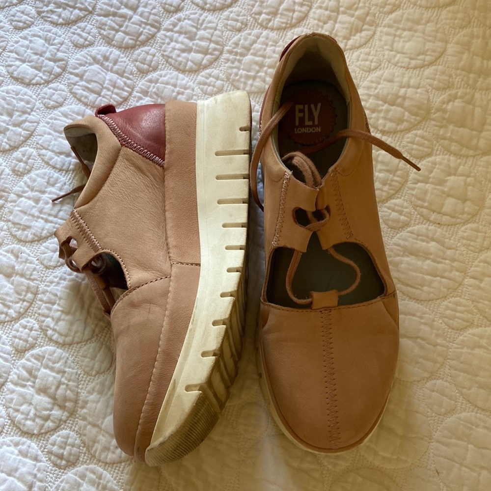 London Fly pale pink platform shoes💕